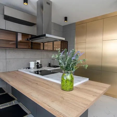 El - Aries Apartment
