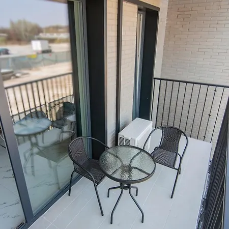 El - Aries Apartment